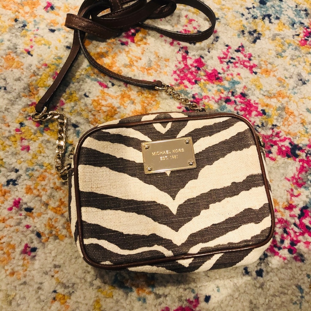 Authentic Michael Kors cross body - Picture 1 of 7